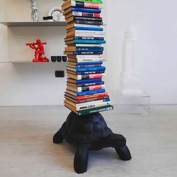 qeeboo Turtle Carry Bookcase crna polica za knjige knjige