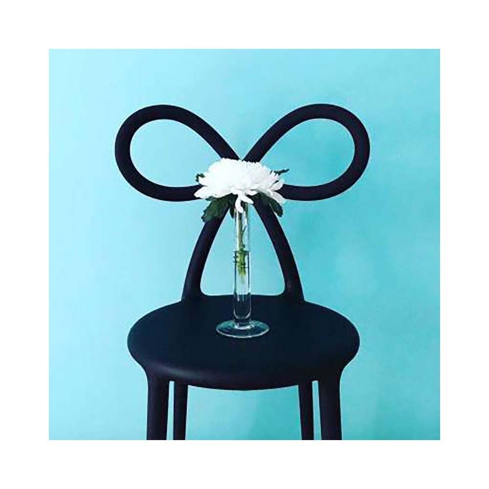 Qeeboo Ribbon Chair Stuhl mit schwarzer Vorderseite