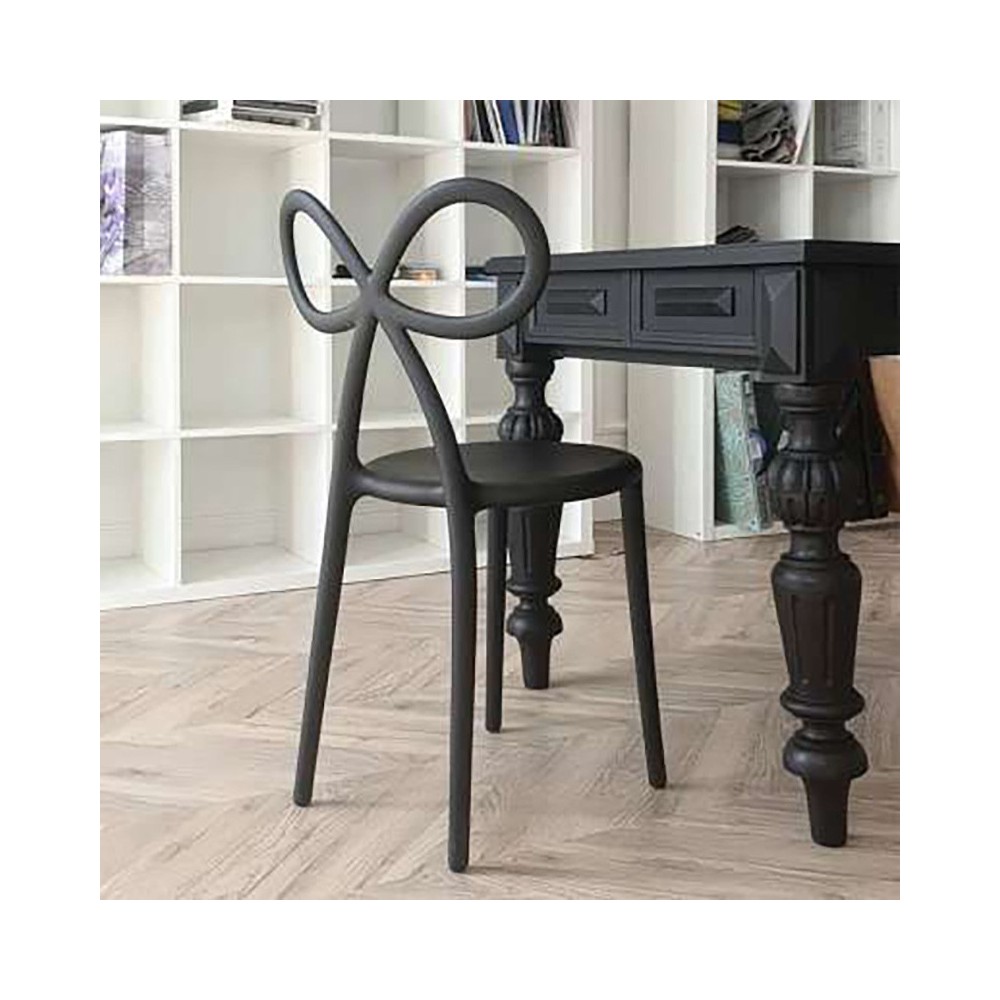 Qeeboo Ribbon Chair Schwarzer Flurstuhl