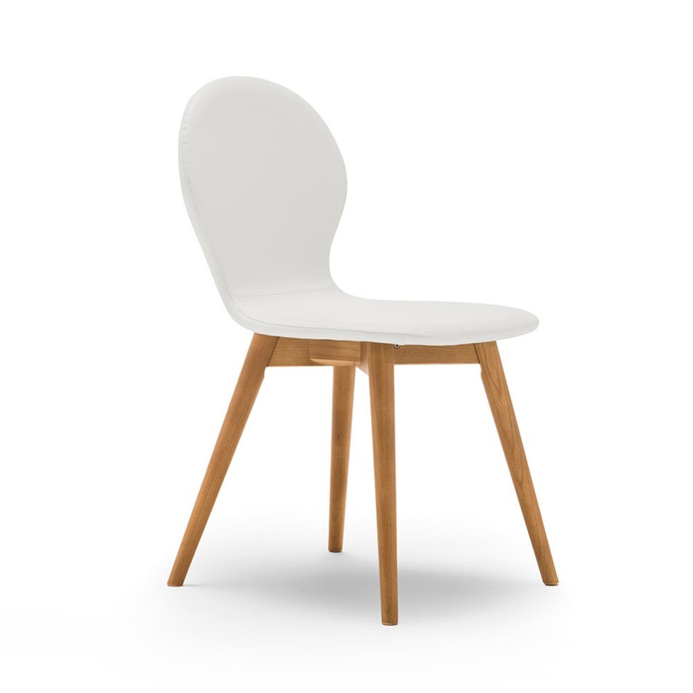 Chaise Laila en bois de frêne et assise en éco-cuir | Kasa-magasin