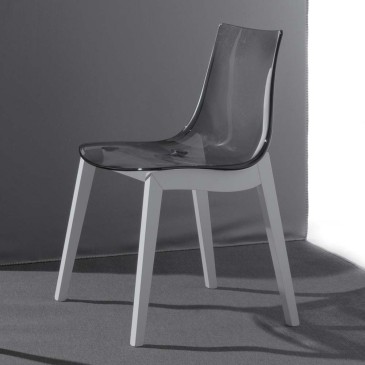 la chaise orbital en bois avec structure laquée blanche et coque transparente