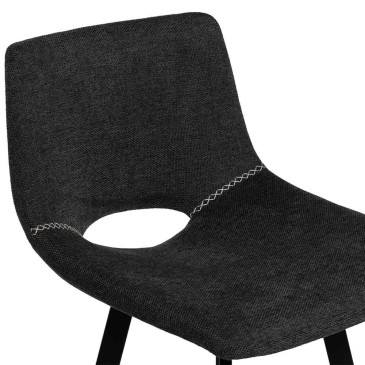 Conjunto de taburetes altos de metal con asiento acolchado.