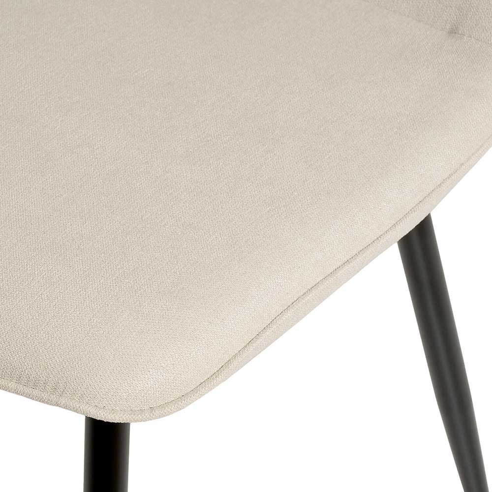 chaise beige particulière