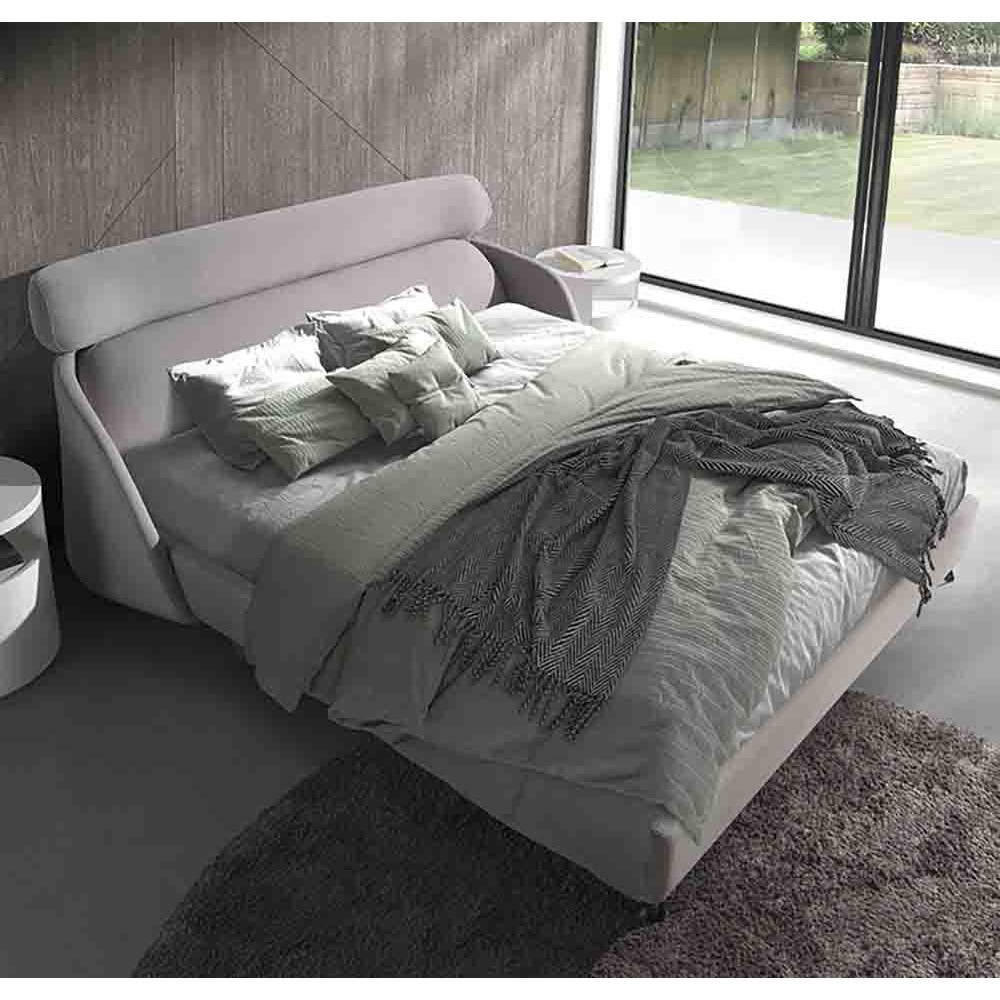 Lit double moderne au design doux et confortable