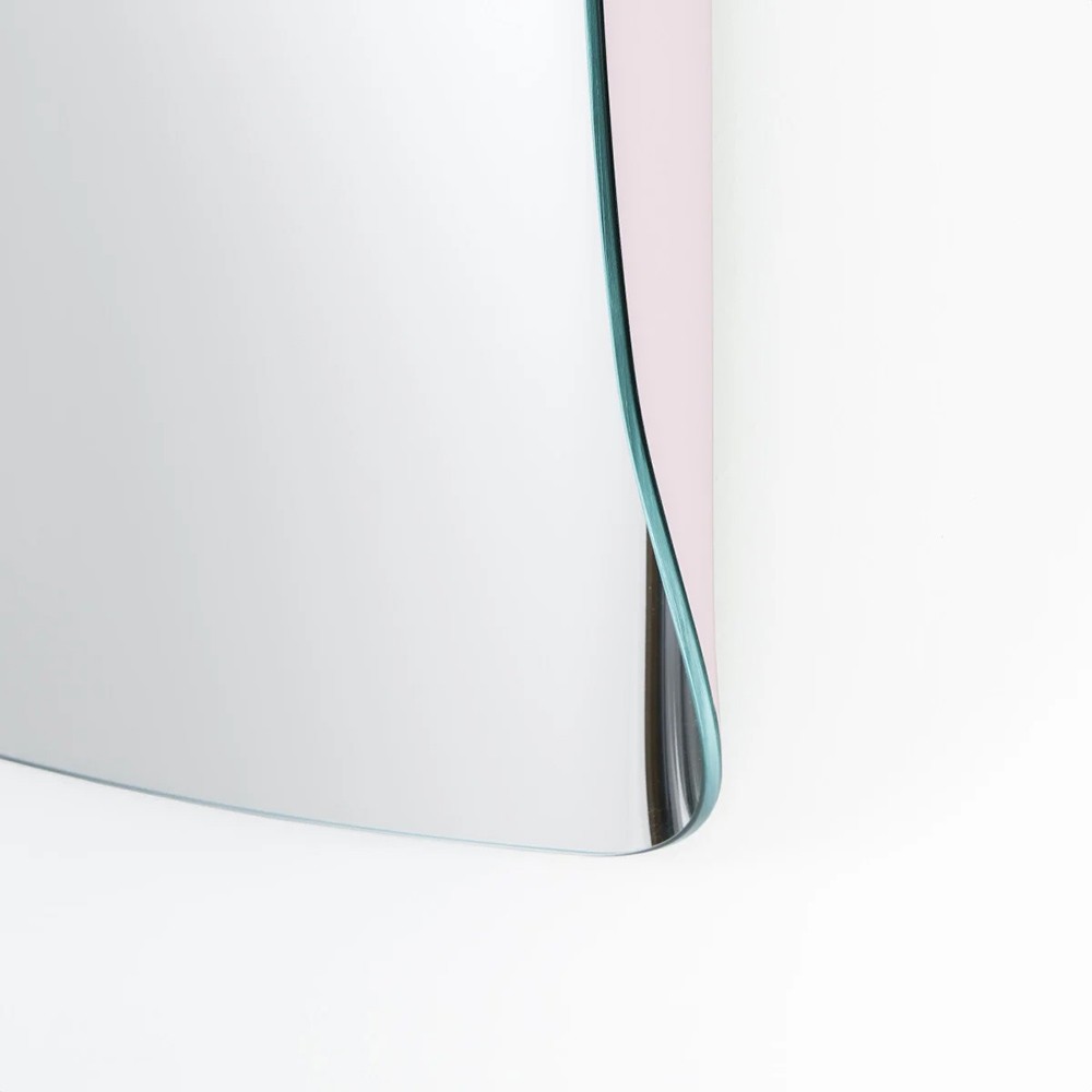 Marlene mirror for a bright and refined environment by Glas Italia