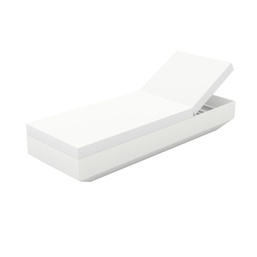 Vondom sun lounger in recyclable material