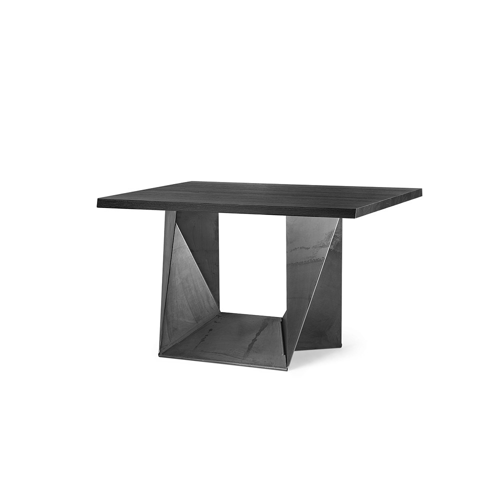 Mesa Clint de Alma Design con base de metal y tapa de madera con 2 extensiones