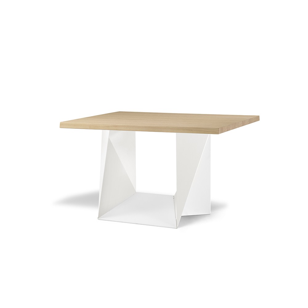 Mesa Clint de Alma Design con base de metal y tapa de madera con 2 extensiones