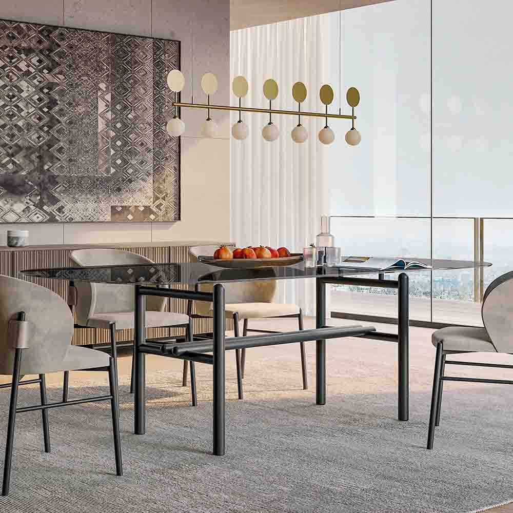 Supernova Dallagnese: an iconic table for a refined atmosphere