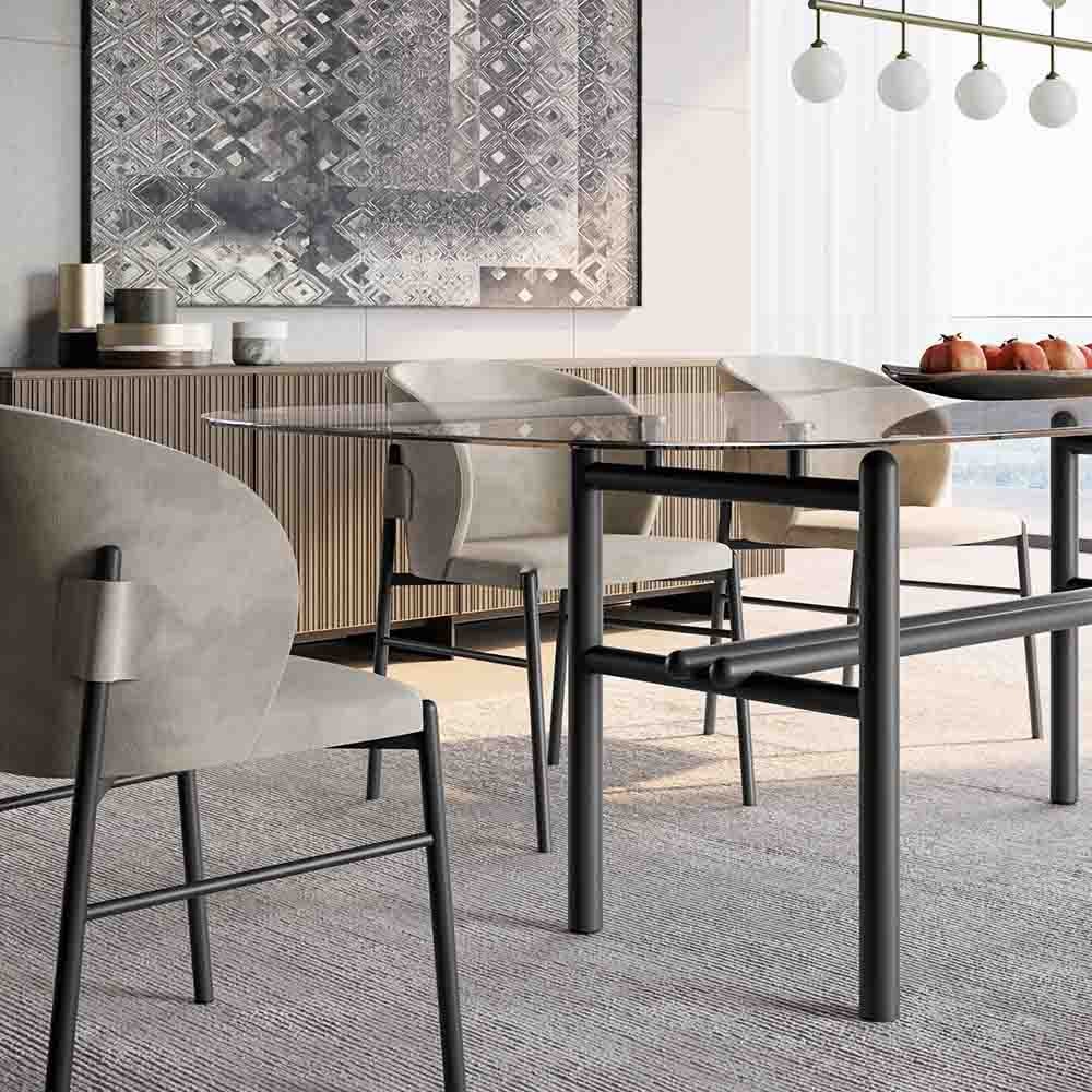 Supernova Dallagnese: an iconic table for a refined atmosphere