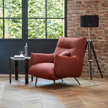 Rosini Divani Rodi fauteuil gemaakt met houten structuur en bekleed met stof