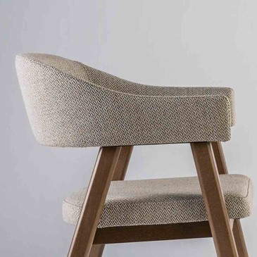 Modern Design and Functionality: Vasa padded chair by Fenabel