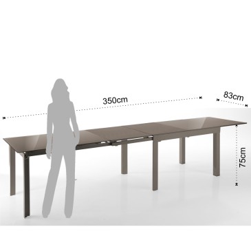 Mesa extensible Jolly con capacidad para 20 personas.