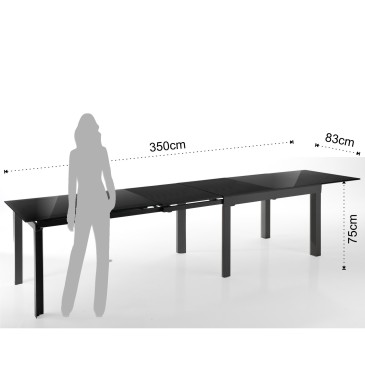 Jolly extendable table seats up to 20 people