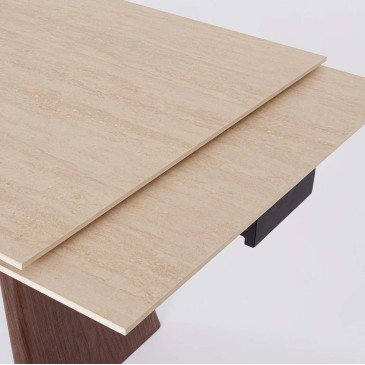 Mesa extensível Maiki da Bizzotto com tampo em grés porcelanato