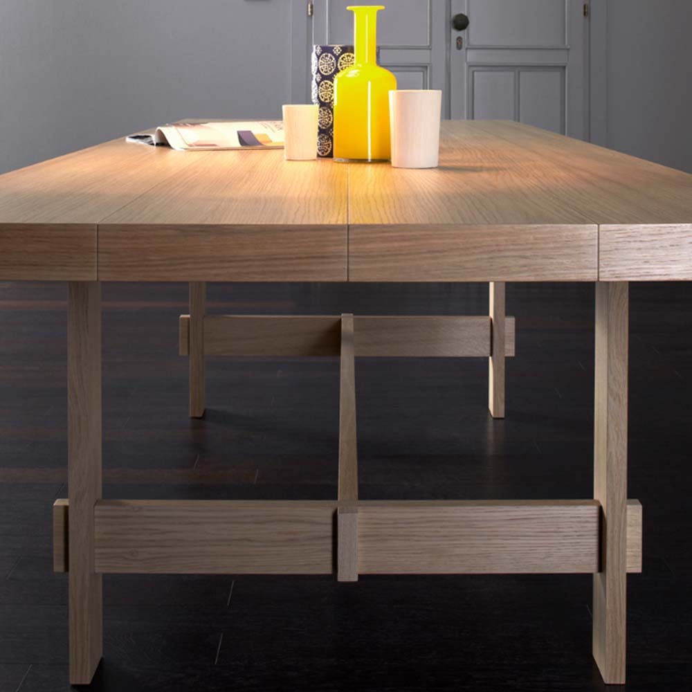 Fixed Wooden Table: Elegance and Solidity with Refined Finishes