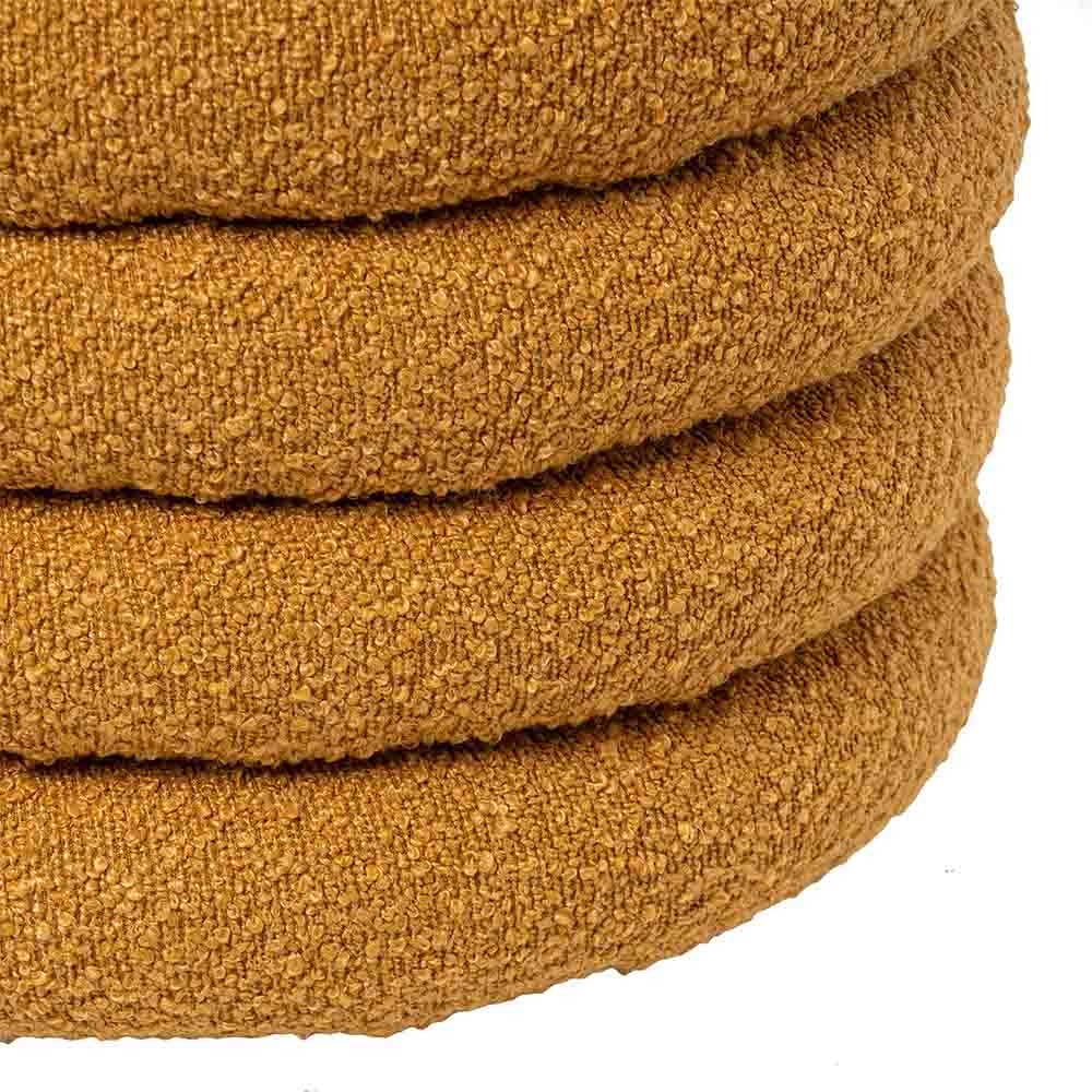 Pouf de rangement Harry de Somcasa recouvert de tissu shearling