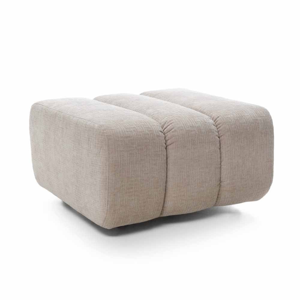 Pouf in pregiato tessuto della collezione Zürich di Puszman