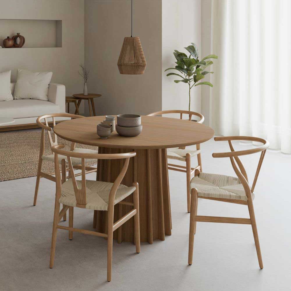 Round wooden table with Scandinavian design | Somacasa