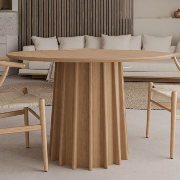 Mesa redonda de madera con diseño escandinavo | somacasa