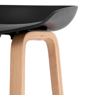 Scandinavian style stool suitable for kitchen and bar | Somcasa