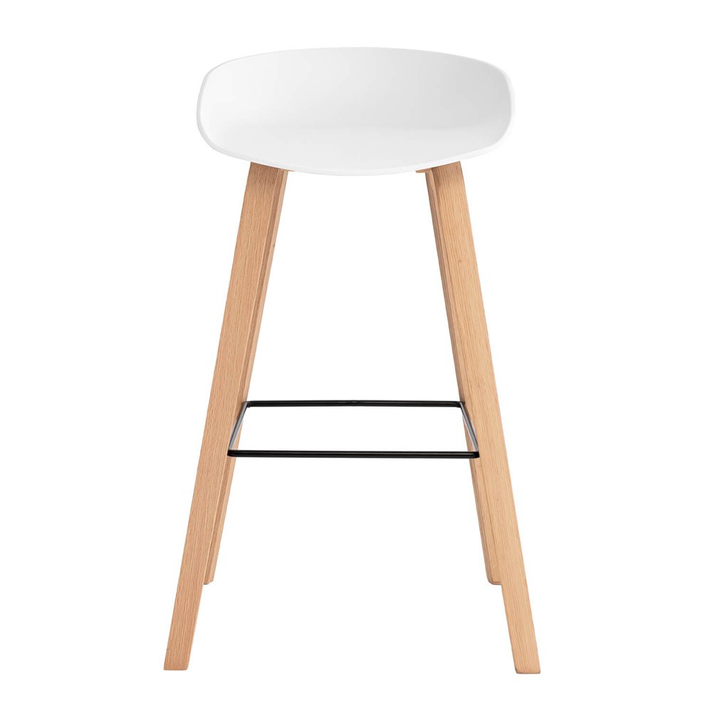 Scandinavian style stool suitable for kitchen and bar | Somcasa