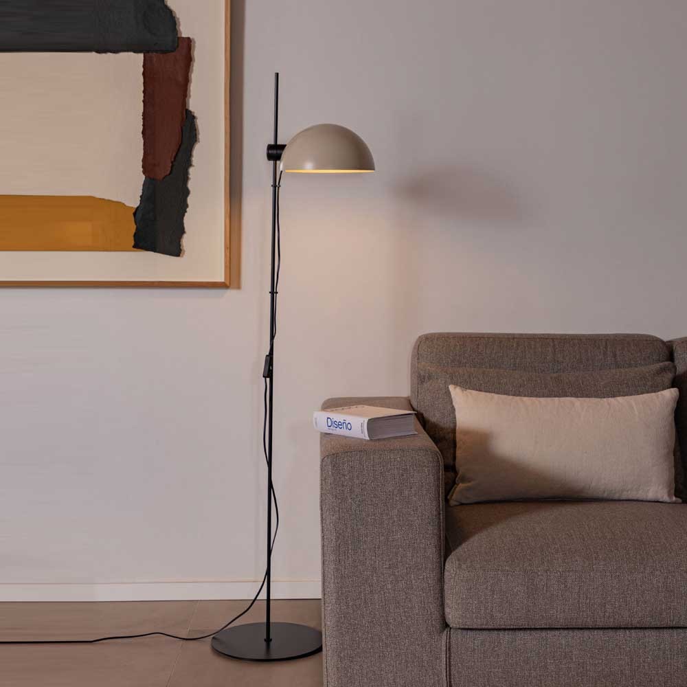 Dominica vloerlamp in staal, elegant en functioneel