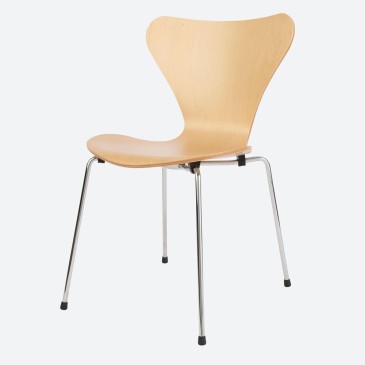 Re-edition of Jacobsen's Seven Chair from the Bauhaus school.