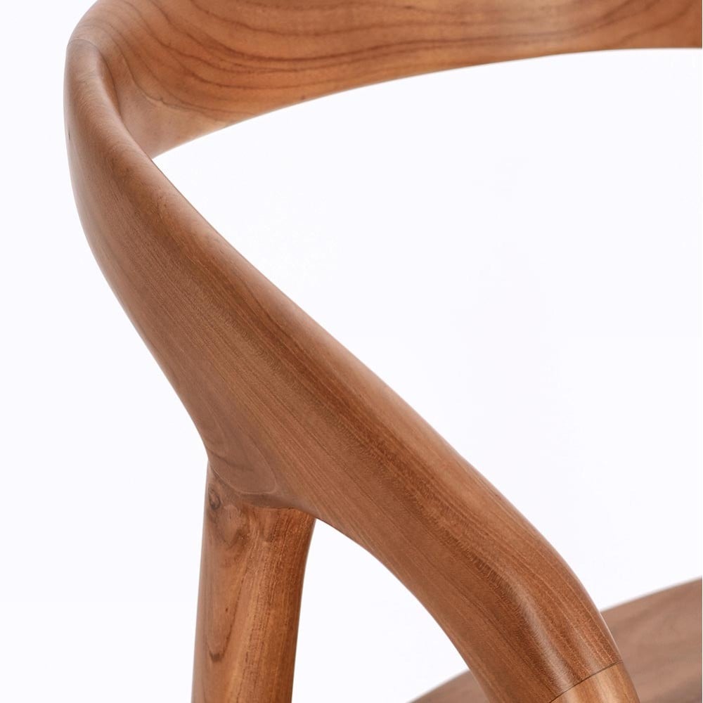 Chaise en bois de teck adaptée aux environnements scandinaves | Kasa-Store