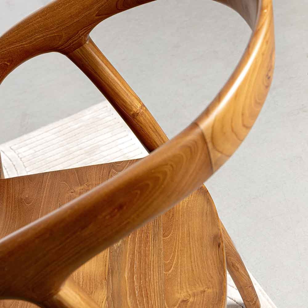 Chaise en bois de teck adaptée aux environnements scandinaves | Kasa-Store