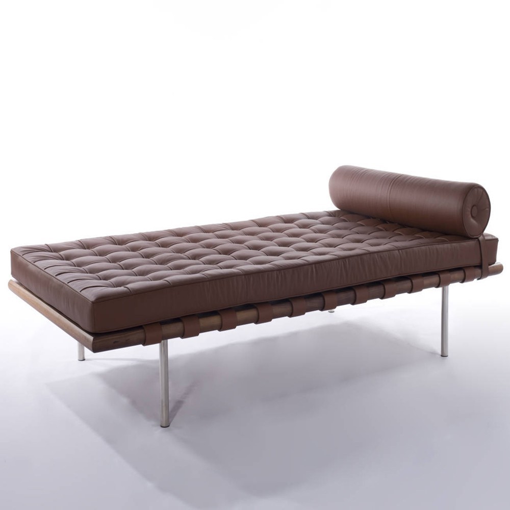 Réédition de la méridienne Barcelona de Ludwig Mies van der Rohe en véritable cuir italien